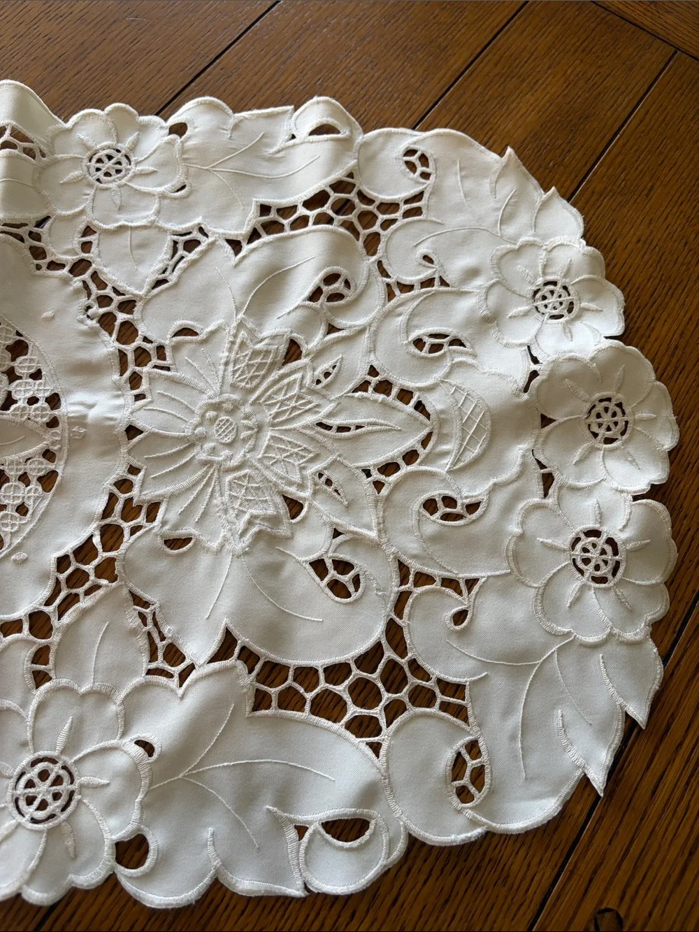 Vintage Cream Embroidered Table Runner